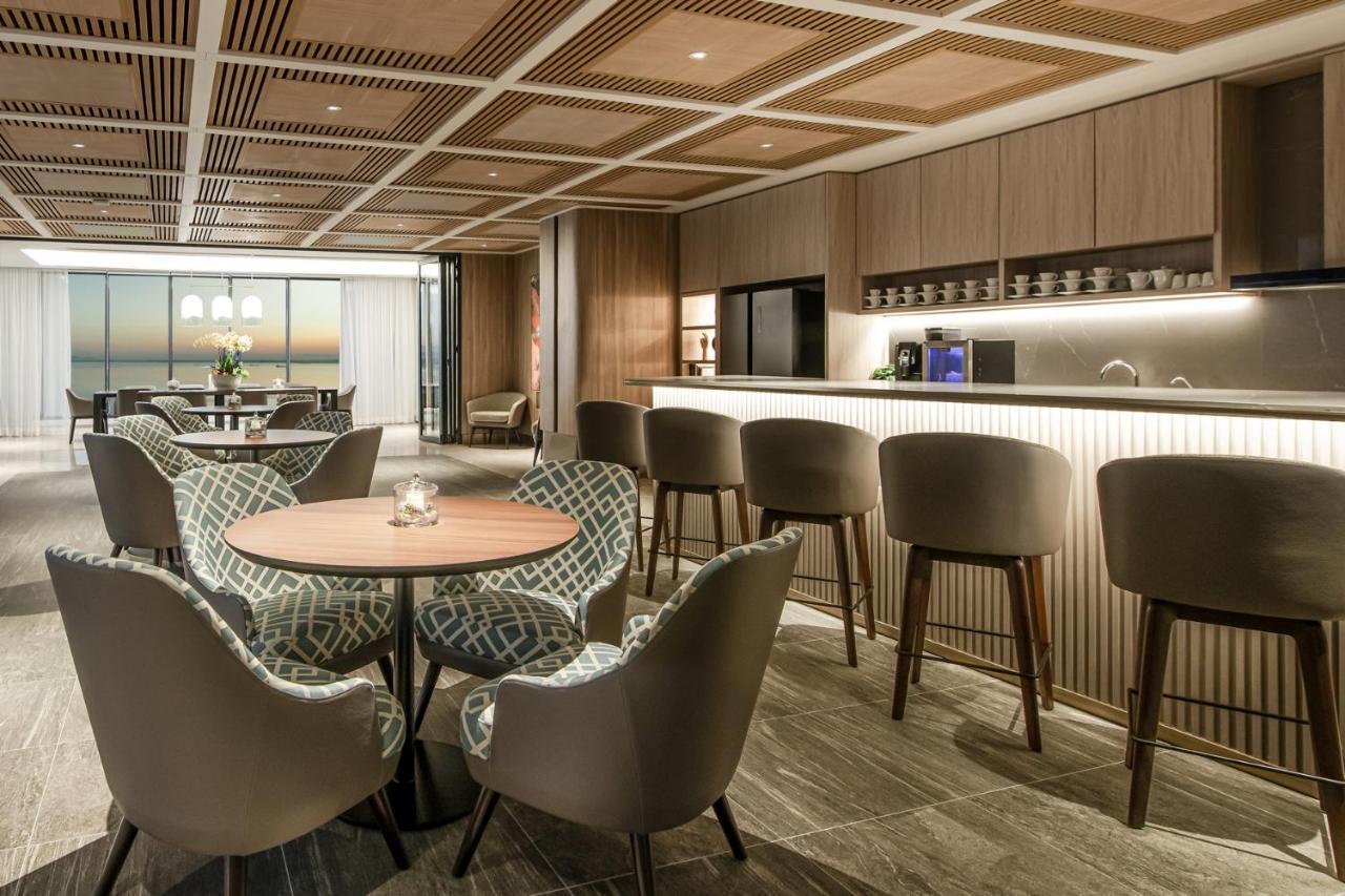 Ascott Gurney Penang Ξενοδοχείο Τζωρτζ Τάουν Εξωτερικό φωτογραφία The Club lounge at Singapore Changi Airport