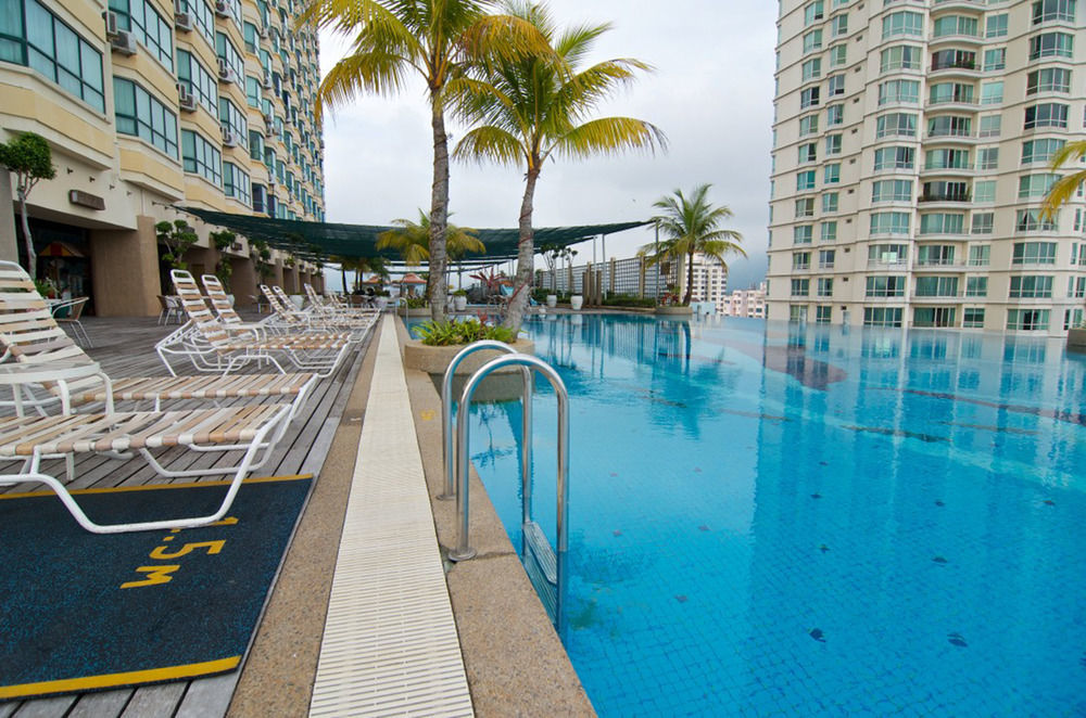 Ascott Gurney Penang Ξενοδοχείο Τζωρτζ Τάουν Εξωτερικό φωτογραφία Infinity pool at The Residence, Kota Kinabalu, Malaysia