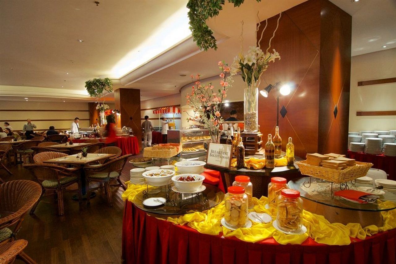 Ascott Gurney Penang Ξενοδοχείο Τζωρτζ Τάουν Εξωτερικό φωτογραφία A buffet at a hotel