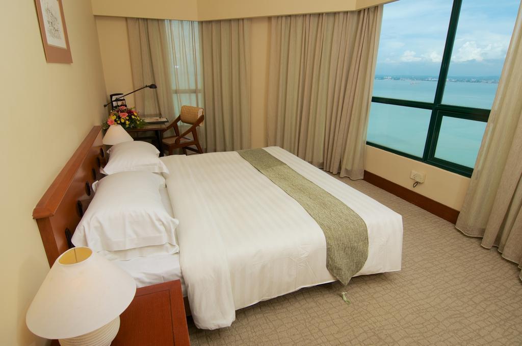 Ascott Gurney Penang Ξενοδοχείο Τζωρτζ Τάουν Εξωτερικό φωτογραφία A bedroom at the hotel